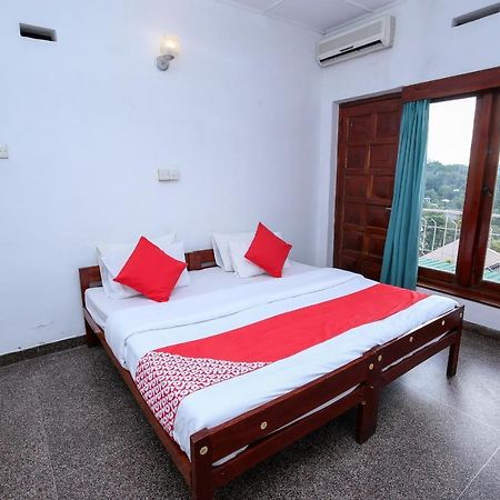 Oyo 436 Sandakelum Tourist Guest House Канди Экстерьер фото